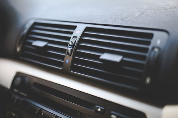 車のエアコンのイメージ画像